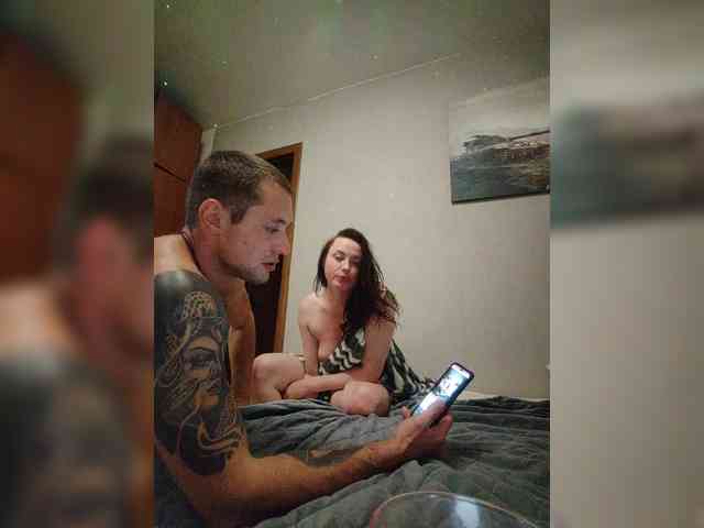 Aleksatop (28, White Live Couple) performing squirt.